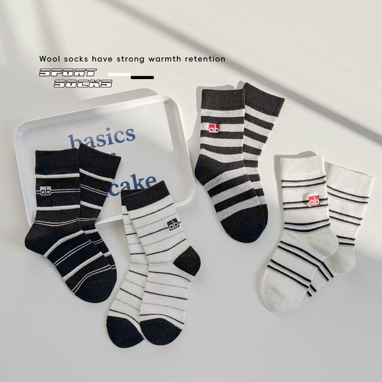 米若克2025冬款童袜刺绣字母潮羊毛袜中大童学生亲子袜保暖中筒袜