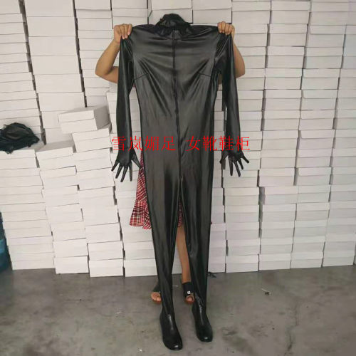 女王圆头平底大码细跟一体靴