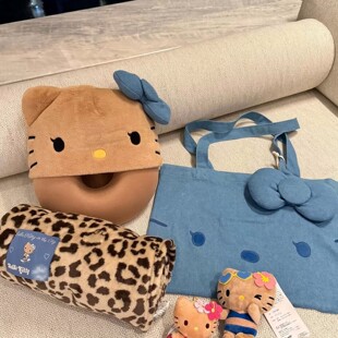2025新款家居可爱KT猫旅行套装帆布袋包包U型枕豹纹毯子三件套