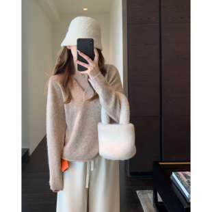 时髦V领慵懒范软糯宽松针织毛衣女上衣秋冬新 设计感小众 AMR