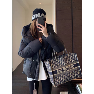 连帽女秋冬新款 AMR 保暖三星95白鸭绒泡芙羽绒服短款 柜上1W