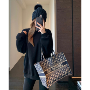 加绒加厚保暖纯色圆领宽松显瘦卫衣女2025新款 慵懒时髦 AMR