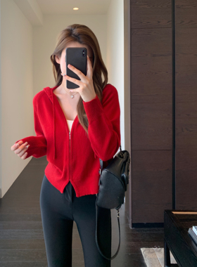 AMR UU◆氛围感 显白减龄红色连帽拉链毛衣针织开衫女外套2026新