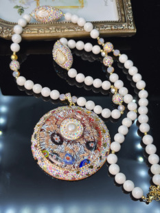 干花琉璃点缀珍珠贝壳珠链搭配彩色吊坠碧玺彩虹毛衣链厂家批发