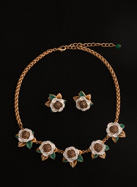 山茶花银耳针耳钉女士高档轻奢小众复古高级感项链毛衣链链