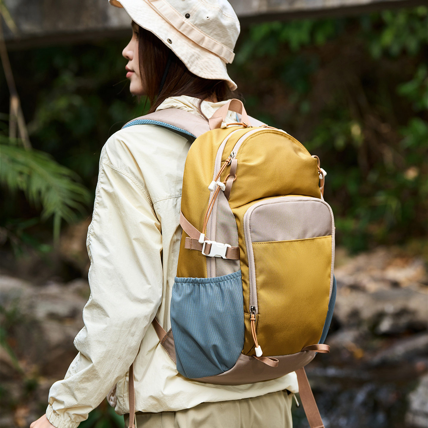 双肩包23L户外登山骑行徒步旅行轻便防水耐用书包休闲背包男女大学生通勤