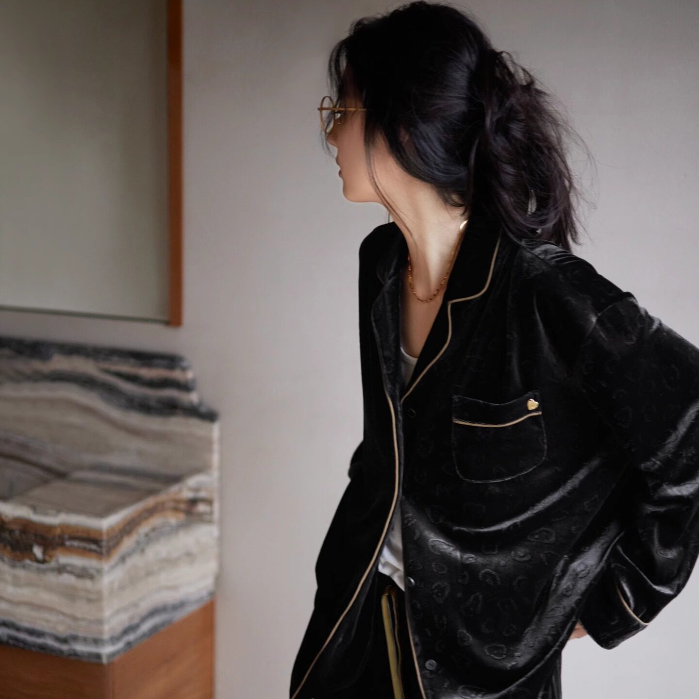 贝妍金丝绒睡衣女秋冬新款长袖开衫家居服高级感黑色显瘦大码套装