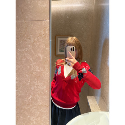 10/20 wann 红色美拉德菱格纹低领V领套头绵羊软糯亲肤糯针织毛衣