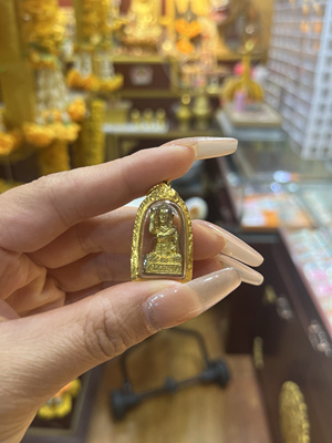 泰国佛牌泰国吊坠泰国正牌 招米女孩 龙婆添带比赛卡。