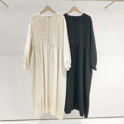 手工串珠和灵动褶裥设计连衣裙