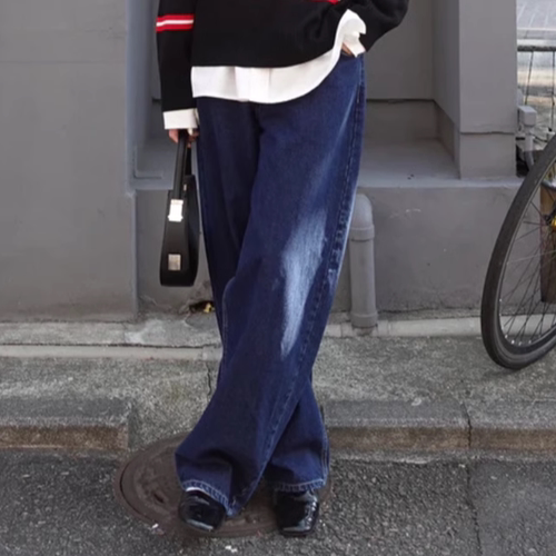 水洗带着复古感深靛蓝直筒牛仔裤