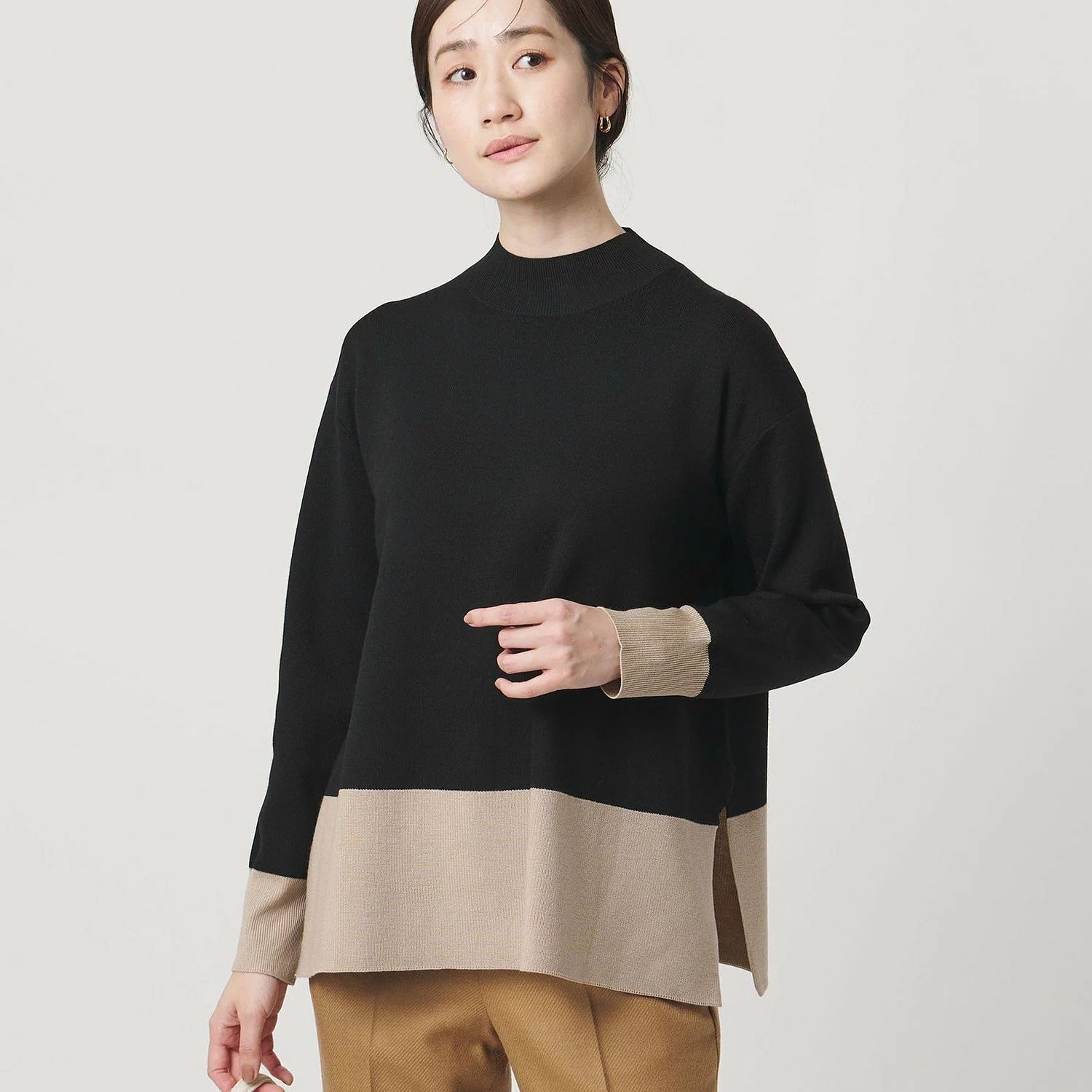 UA优雅拼色精纺羊毛小高领针织衫