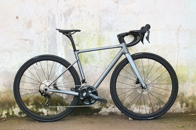 Missile altus擎天神车架。组装全碳纤维105油碟。舒适耐力公路车