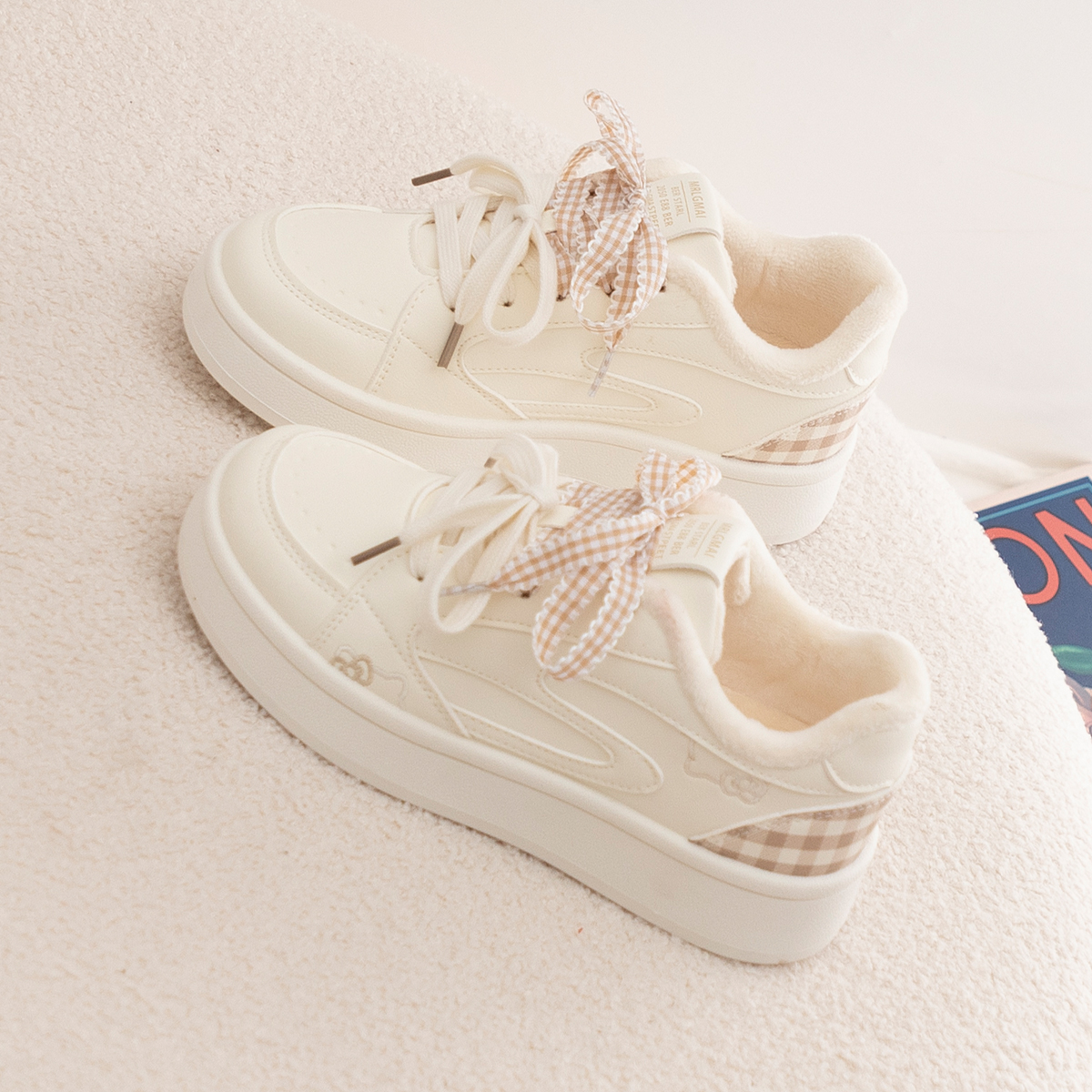 厚底加绒小白鞋女款2025新款秋冬爆款学生百搭运动板鞋子配阔腿裤