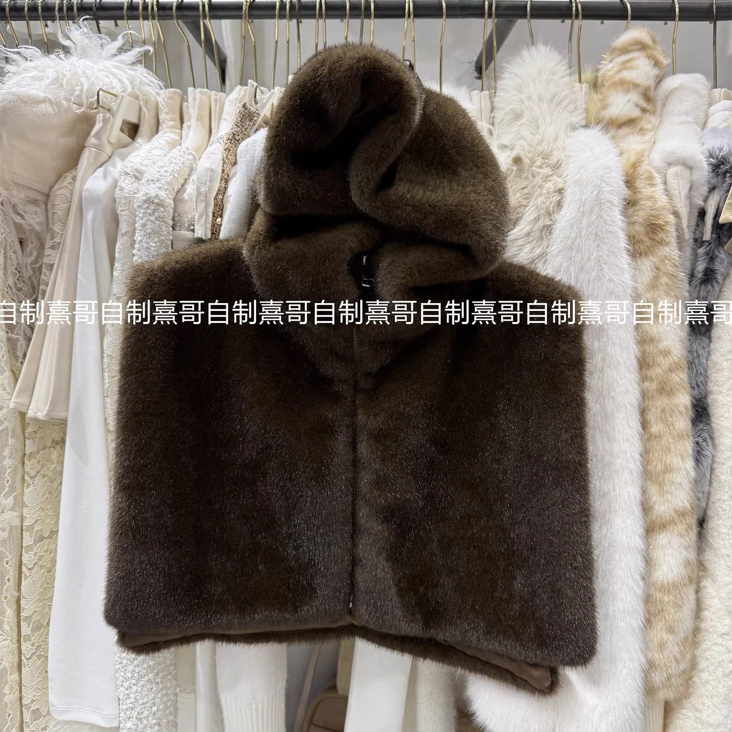 时髦仿水貂毛半高领连帽披肩小斗篷无袖毛毛马甲开衫短款外套上衣