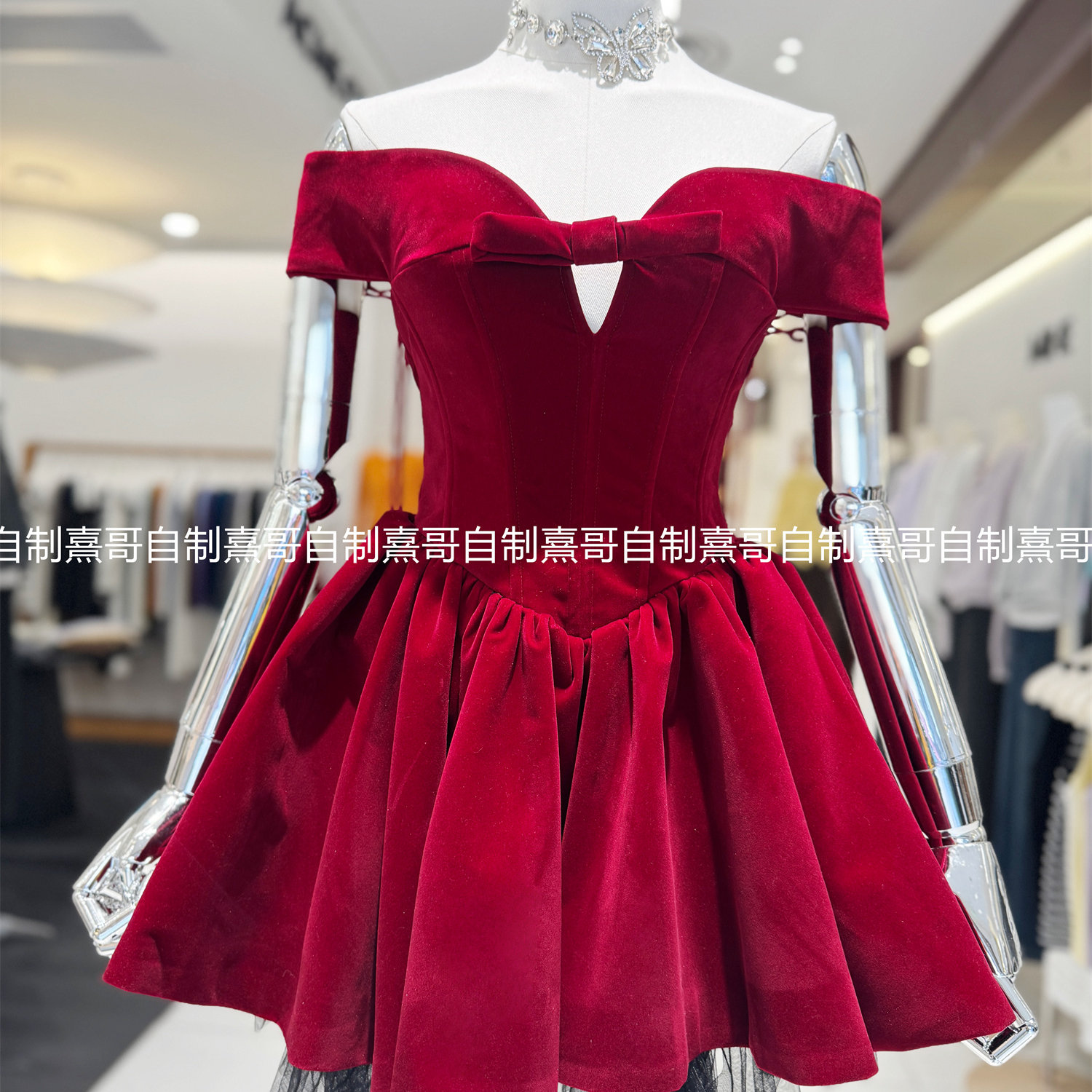 欧美绒面高级感抹胸小礼服生日宴会女生褶皱显瘦花苞裙超短设计感