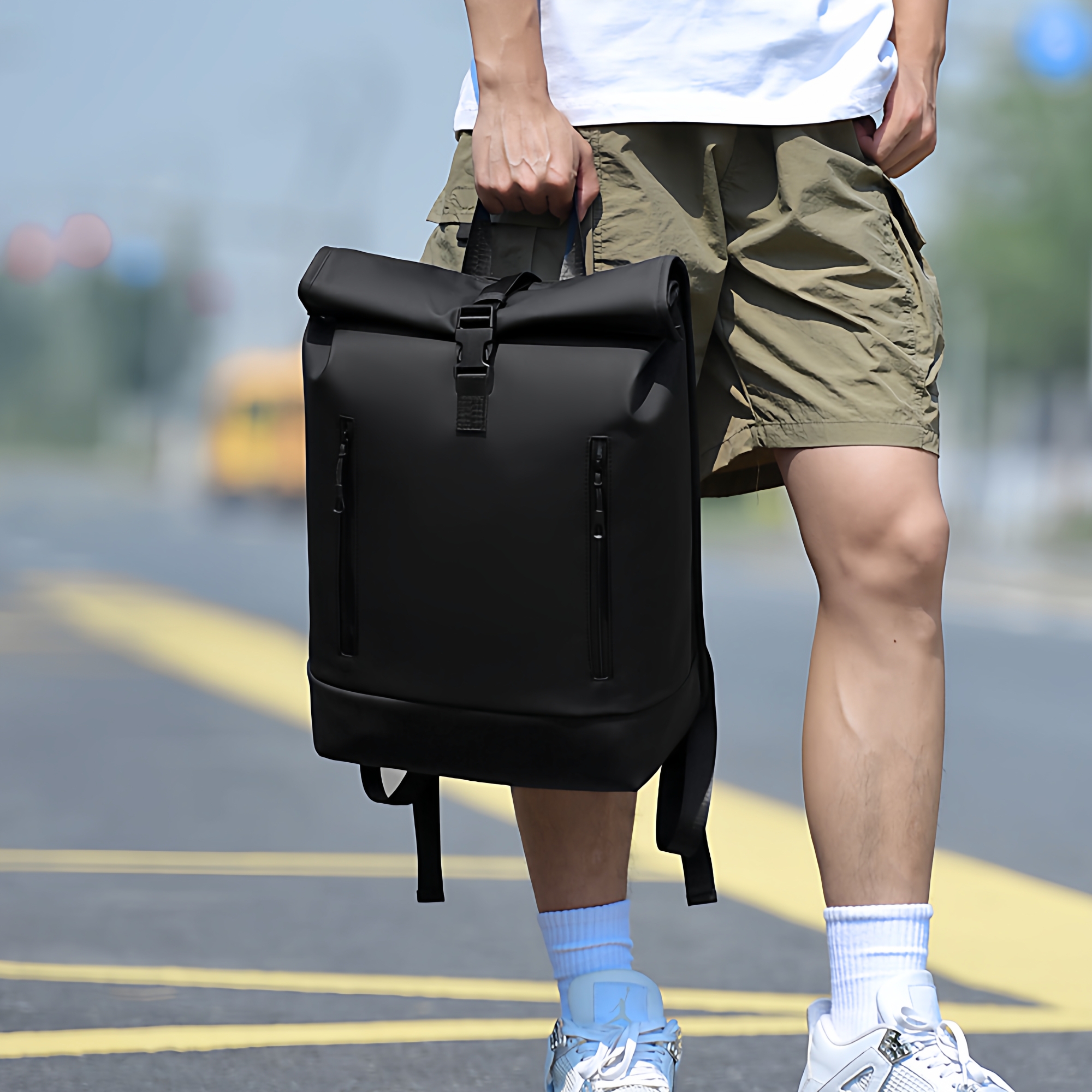 男士大容量双肩包商务通勤电脑包