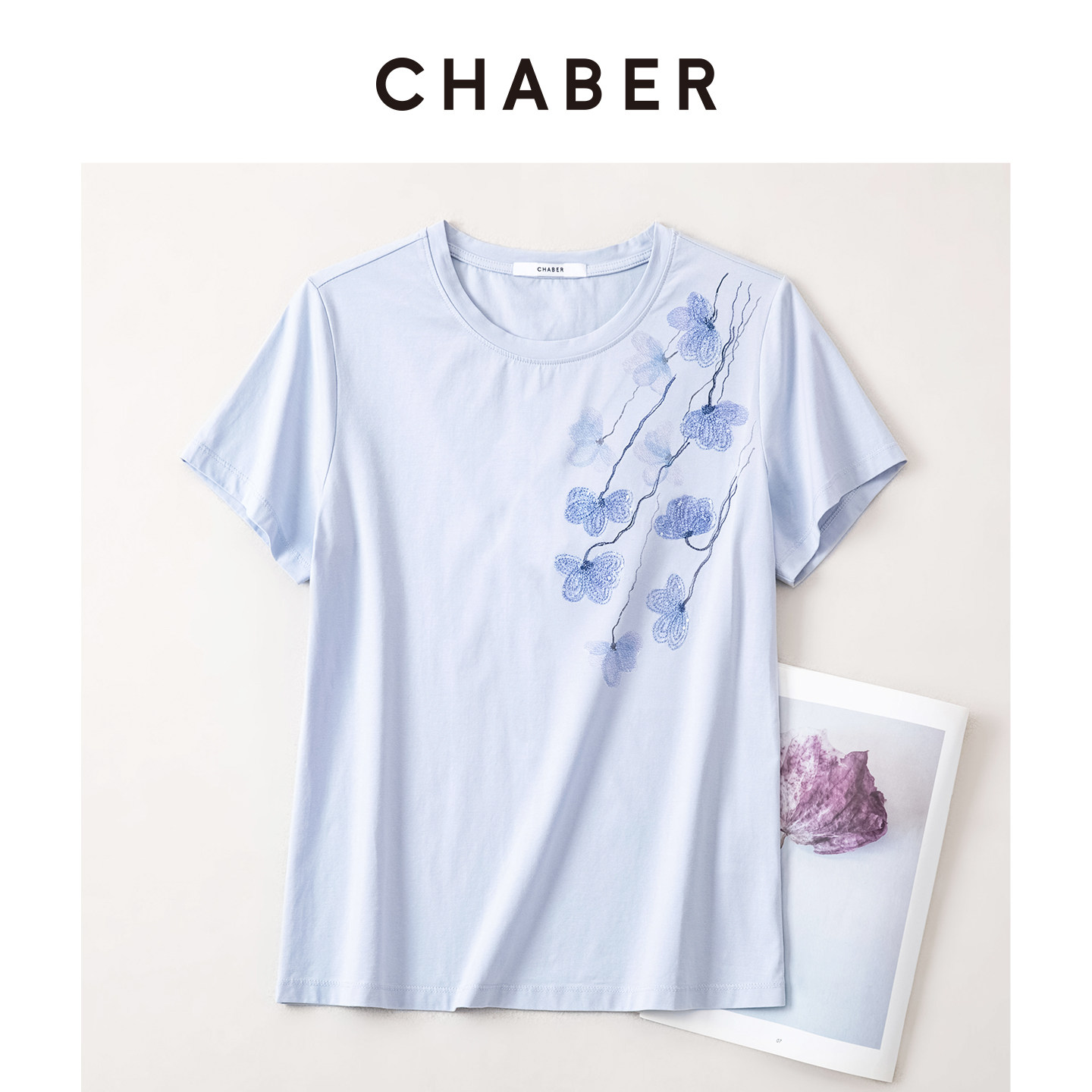 CHABER巧帛夏季新品蓝色系渐变花朵刺绣印花T恤温柔显瘦短袖上衣