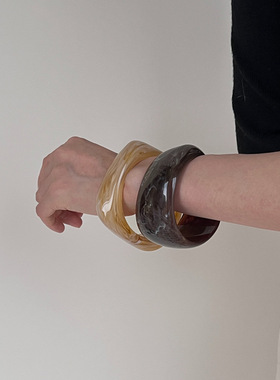 新款树脂手镯女亚克力小众宽版日韩复古极简时尚冷淡风琥珀手环