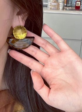 复古港风扇形几何亚克力耳环