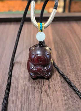 紫檀木卡皮巴拉可爱项链