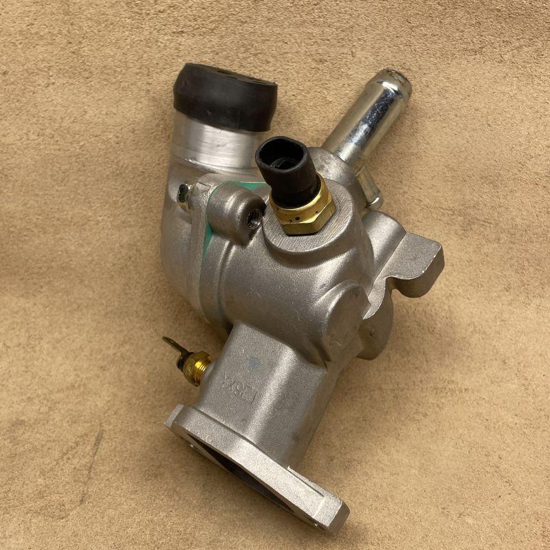 哈弗CUVH3H5风骏35节温器座总成