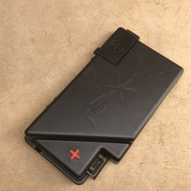 哈弗电瓶正极保险丝盒上盖