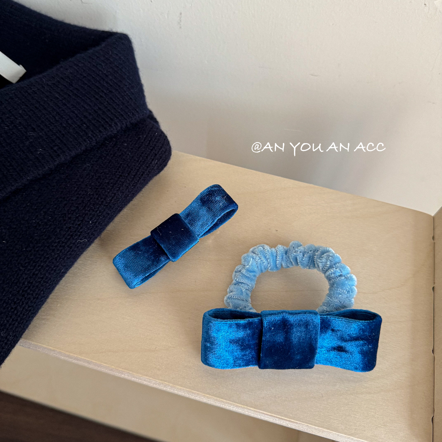 蓝色进口丝绒蝴蝶结发圈