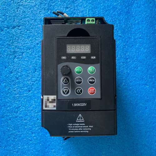 英捷思变频器Y500-Y0015M1两相220V1.5KW/议价。