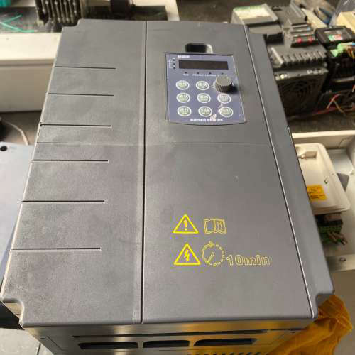 V800-18. 5KWG/22KWP-3P 深圳台达变频器议价。