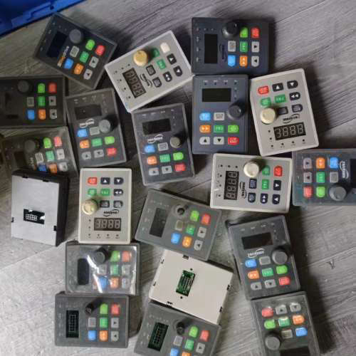 源信变频器面板。YX2000。拆机包好成色如图。议价。