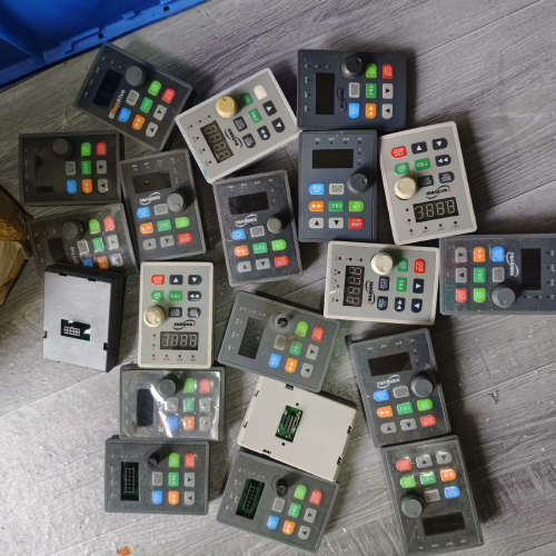 源信变频器面板。YX3000。YX2000。拆机包好成色如图议价。