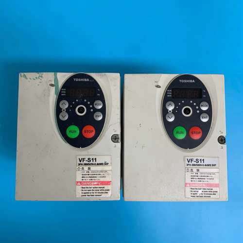东芝变频器VFS11-4004PL-WN，成色如图，实物拍摄议价。