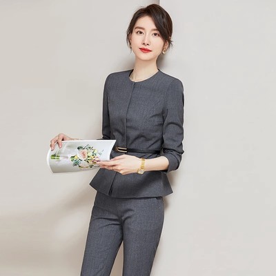 灰色职业装西装工作服餐饮经理