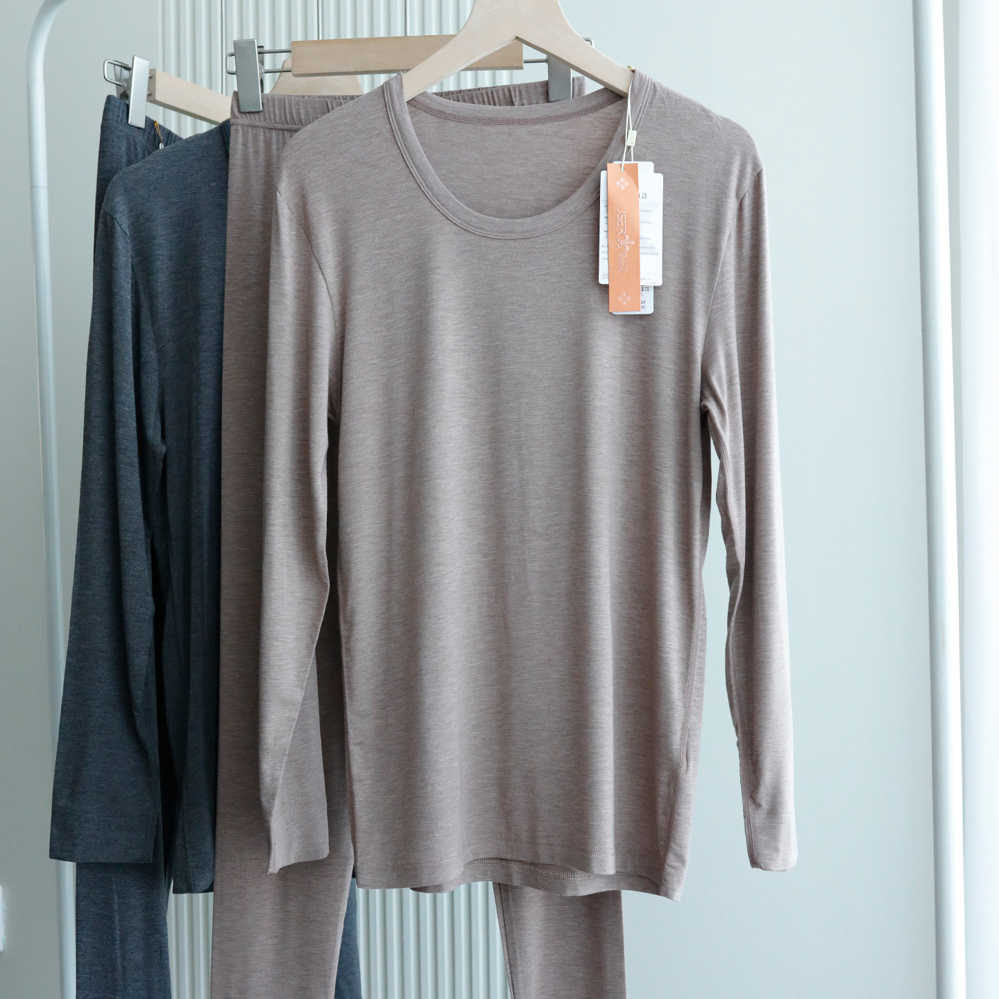 今尚儿艾莉纳亲肤发热衣男士薄款保暖内衣圆领莫代尔柔软秋衣秋裤