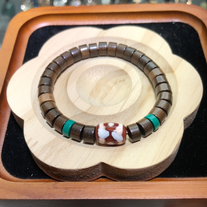 沉香木药片桶珠手链文玩红肉天珠手串(金标061)