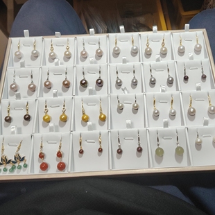 天然珍珠耳坠找主播看款 哦