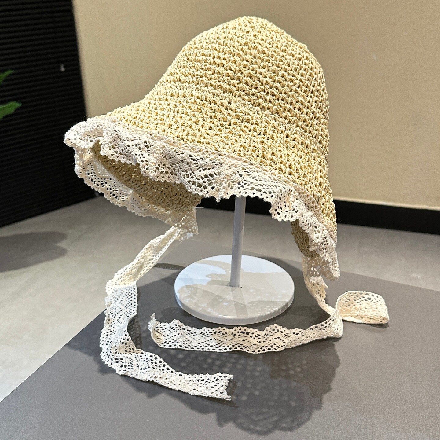 甜美可爱蕾丝绑带后开叉渔夫帽女夏季防晒遮阳可折叠大檐沙滩草帽