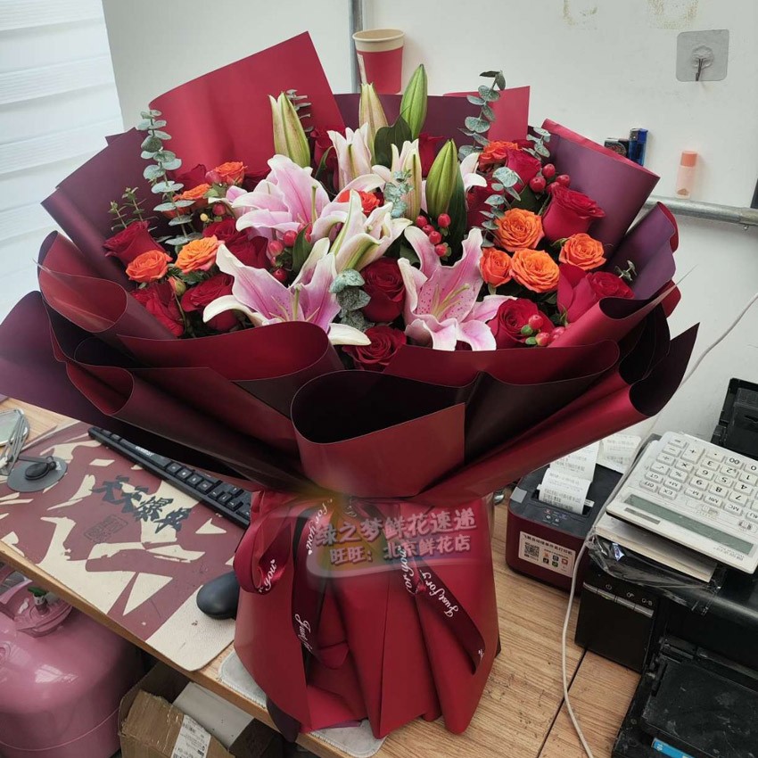 百合红玫瑰混搭鲜花束送女友爱人朋友长辈生日鲜花礼物鲜花店送花