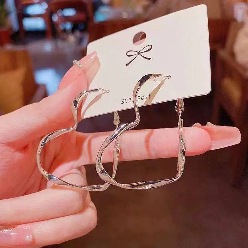 复古冷淡风几何圆圈款爱心耳圈耳环女小众高级感夸张心形耳钉耳饰,饰品/流行首饰/时尚饰品新,银饰耳饰,淘宝优惠券,粉丝福利购,淘宝优惠卷