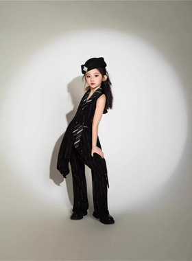 港风女王钻条纹西装风女童新款夏走秀挂脖裤子T台复古简约风模卡9