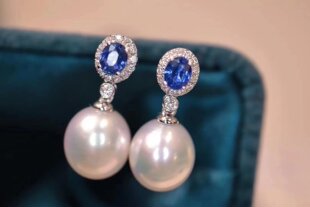 18K金配南非钻石蓝宝石镶嵌女款 9-10MM天然澳白海水珍珠耳钉耳坠