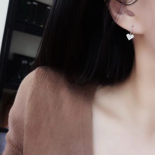 18K金女镶嵌 0.32克拉天然南非高品质钻石爱心耳勾真金真钻送证书