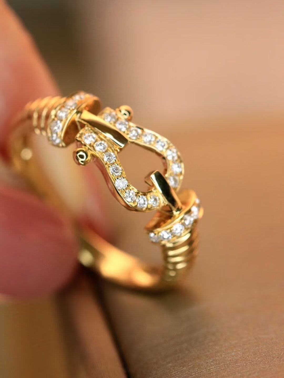 18K金女镶 0.18克拉天然南非高品质钻石马蹄扣戒指真金真钻送证书,珠宝/钻石/翡翠,手饰,淘宝优惠券,粉丝福利购,淘宝优惠卷