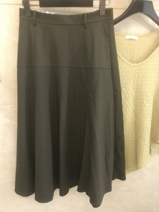 章那汀简约显瘦半身裙 L腰围70 臀围116 裙长83 剪吊牌