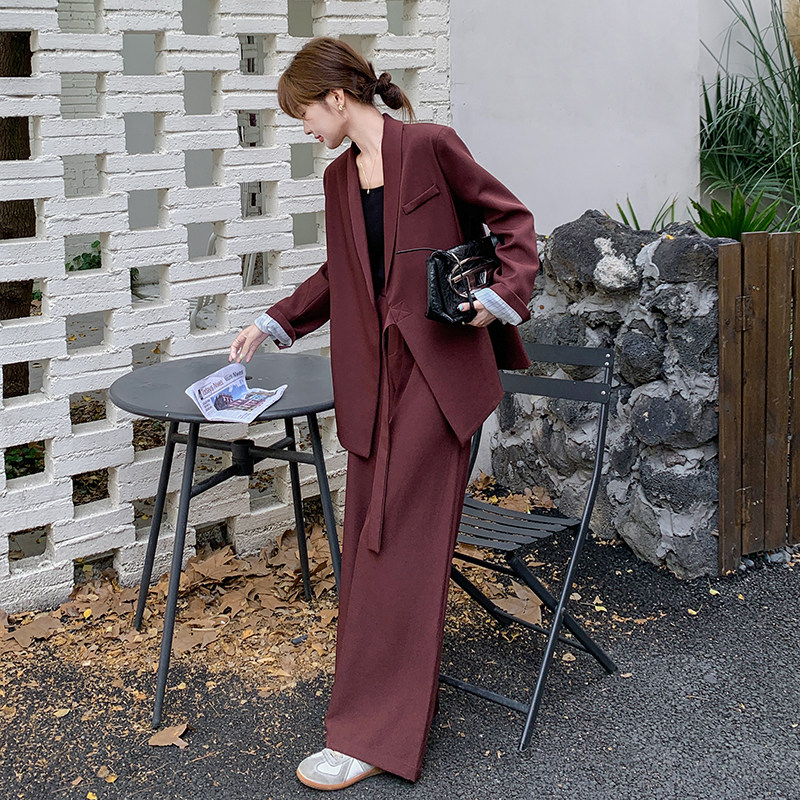 红西装套装女2025春新款高级感气质设计感西服阔腿裤两件套,女装套装/套裙,惟卡贝娜