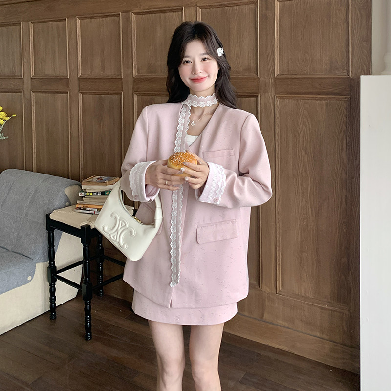 粉色高级感蕾丝拼接西服套装女2025春季新款小个子显瘦短裙两件套,女装套装/套裙,惟卡贝娜