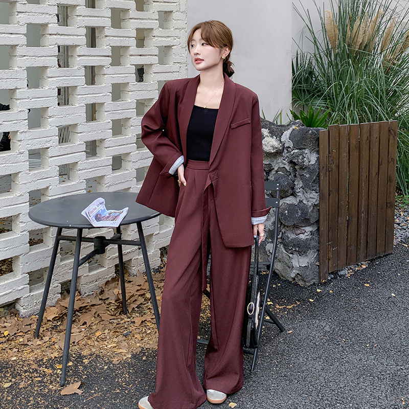 红西装套装女2025春新款高级感气质设计感西服阔腿裤两件套，女装套装/套裙，惟卡贝娜