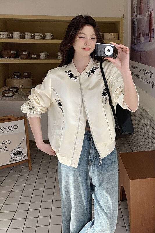 米色高级感刺绣棒球服外套女2025春季新款韩版小个子减龄夹克上衣,女装短外套,惟卡贝娜