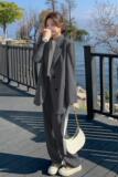 深灰色女士小西装女春秋2025新款韩版修身气质设计感高端西服，女装西装，惟卡贝娜
